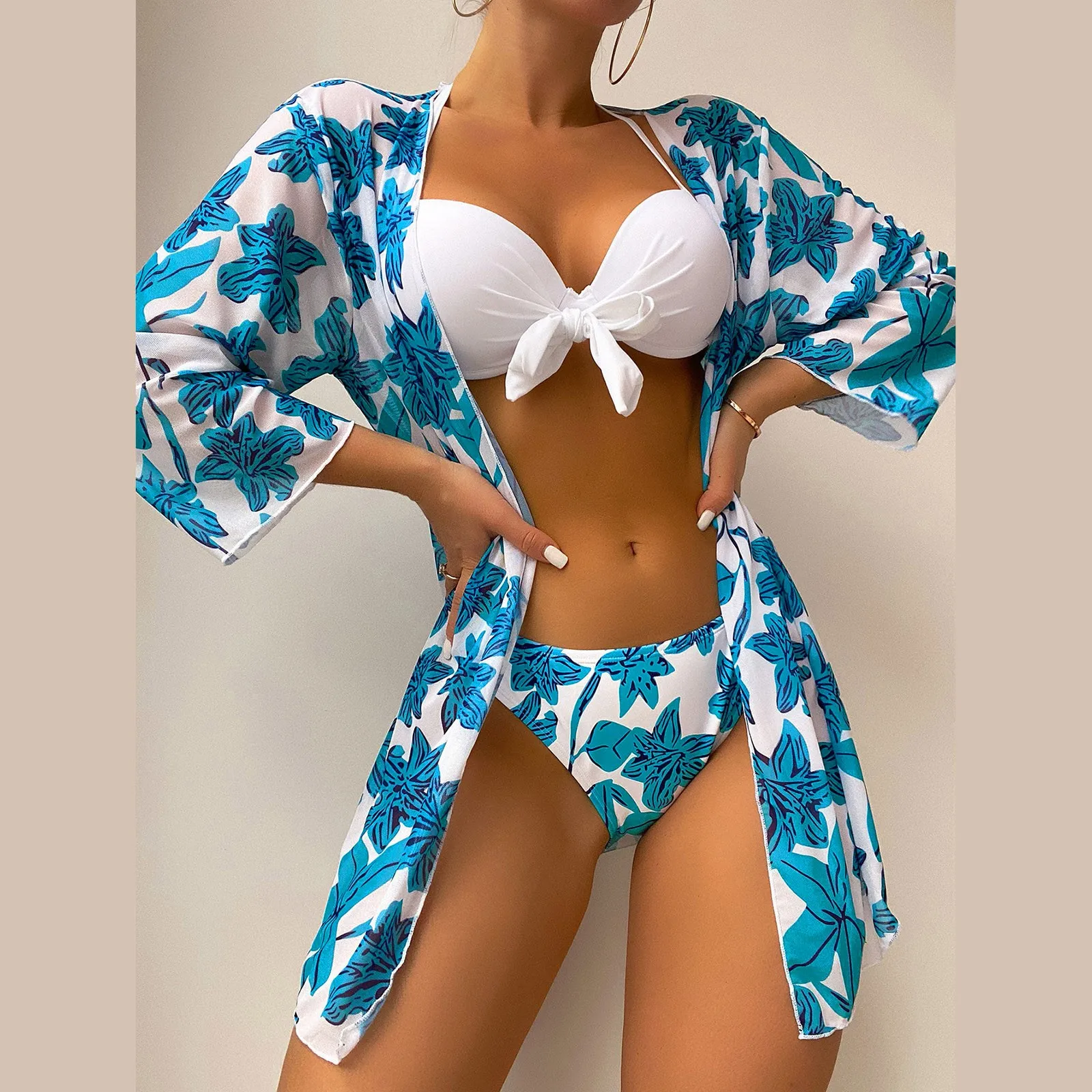 

Женский контрастный галстук-бабочка с принтом в виде листьев