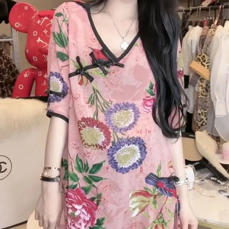 Женская блуза с цветочным принтом V-образным вырезом и полурукавом