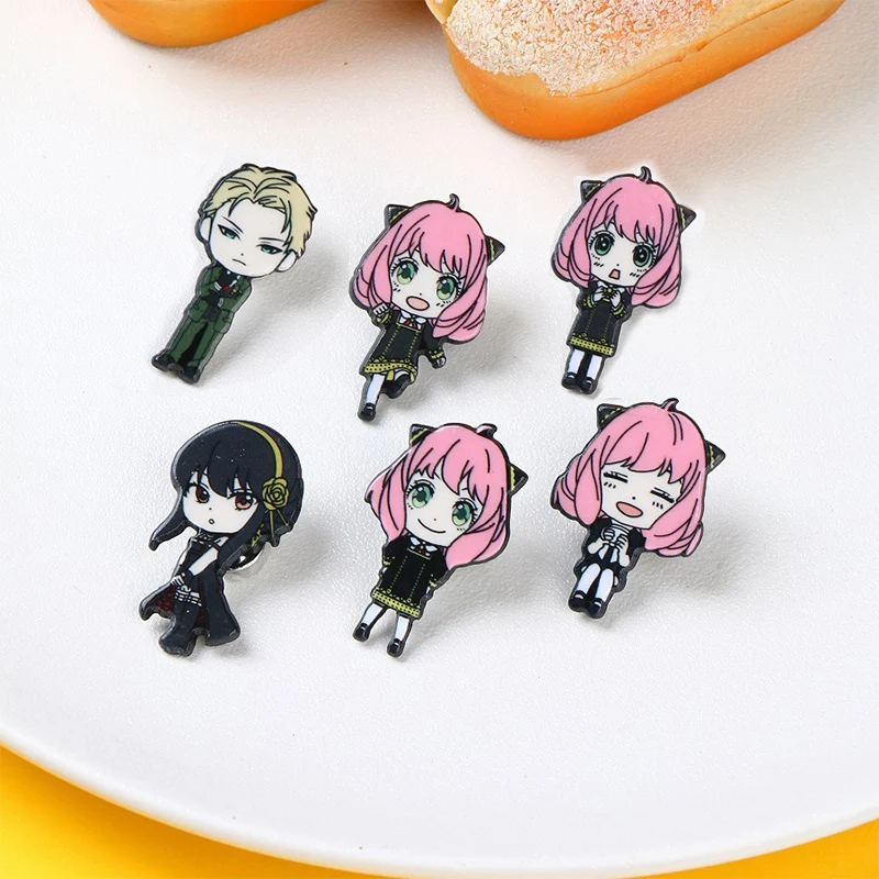 

Anime spy x family Cosplay Prop Cartoon PVC Pin Loyor Anya Yor Brooch
