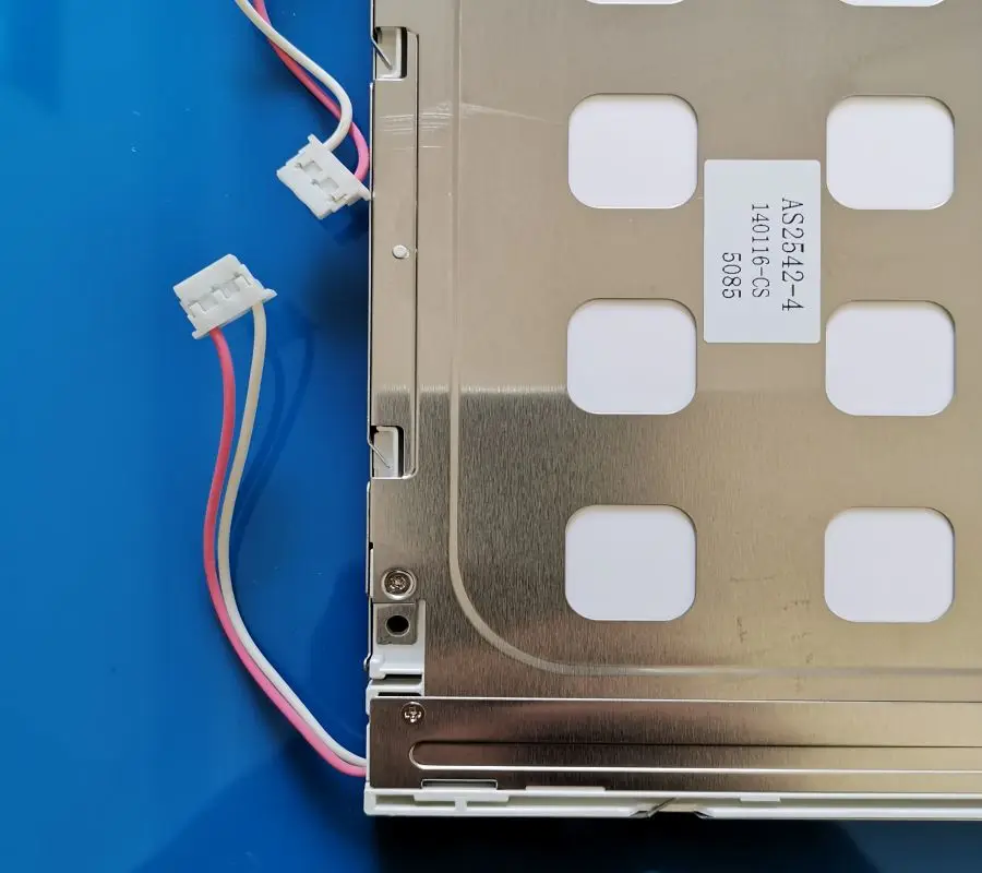Рисунок 2 - LQ104V1DG21 A + Оригинальный 3