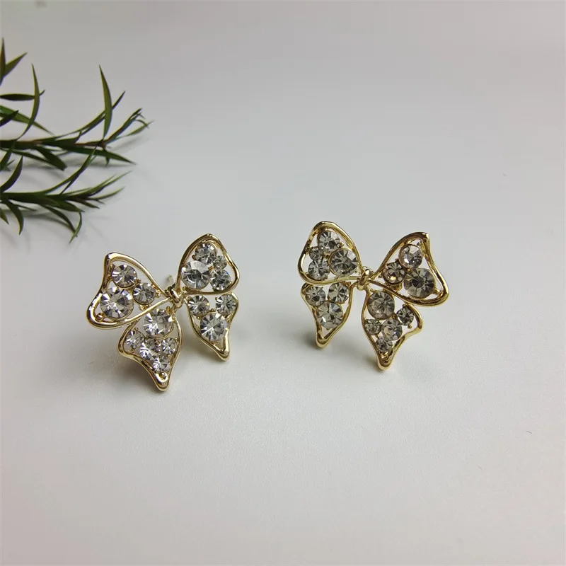 

New Style Inlaid Zircon Butterfly Earrings Women Ins Fashion Simple Temperament South Korea Luxury Earrings Earrings Wholesale