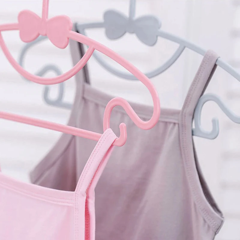 

10pcs Kids Clothes Hanger Racks Portable Plastic Display Hangers Windproof Children Coats Hanger Baby Clothing Organizer