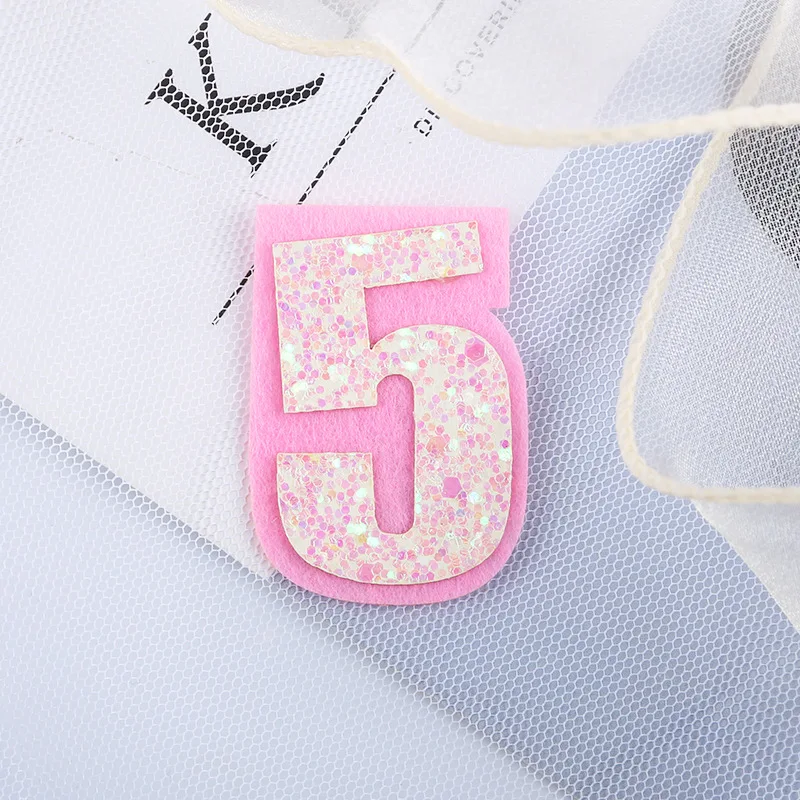 

Детская кепка с радужной короной