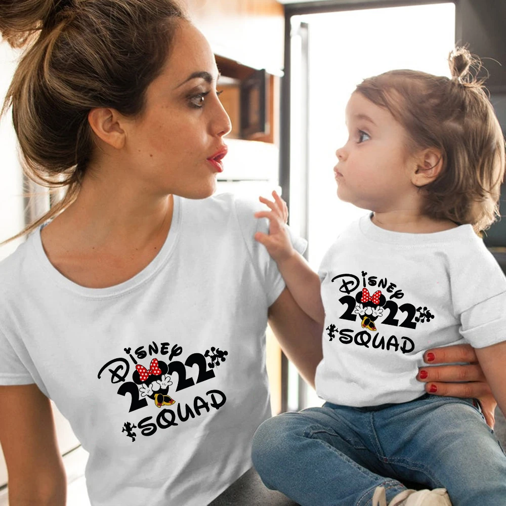 

Disney 2022 Squad Family Matching Clothes Mother and Daughter Minnie T-shirts Fashion Harajuku Kids Shirt Boys Girl Tops Tee