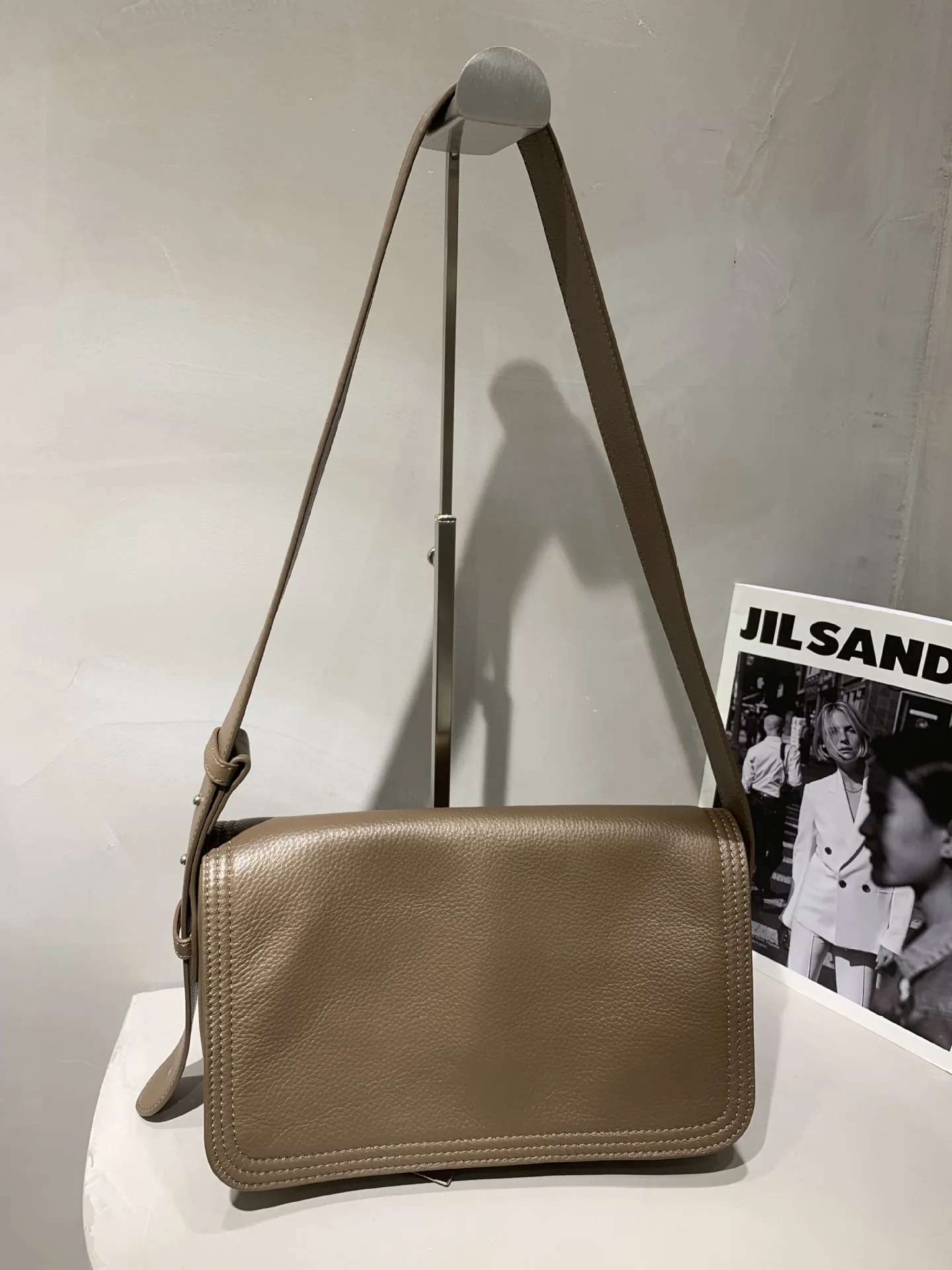 

2022 New Cow Leather One Shoulder College Style Square Bag One Shoulder Satchel