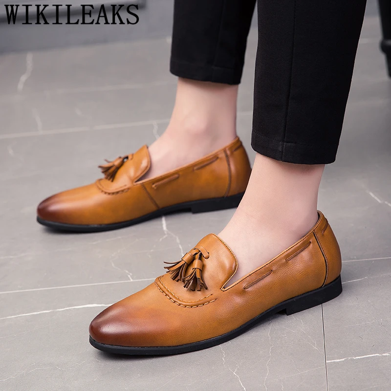 

Patent Leather Shoes Men Wedding Coiffeur Tassel Dress Shoes Men Formal Italian Brand Party Shoes For Men Sepatu Slip On Pria