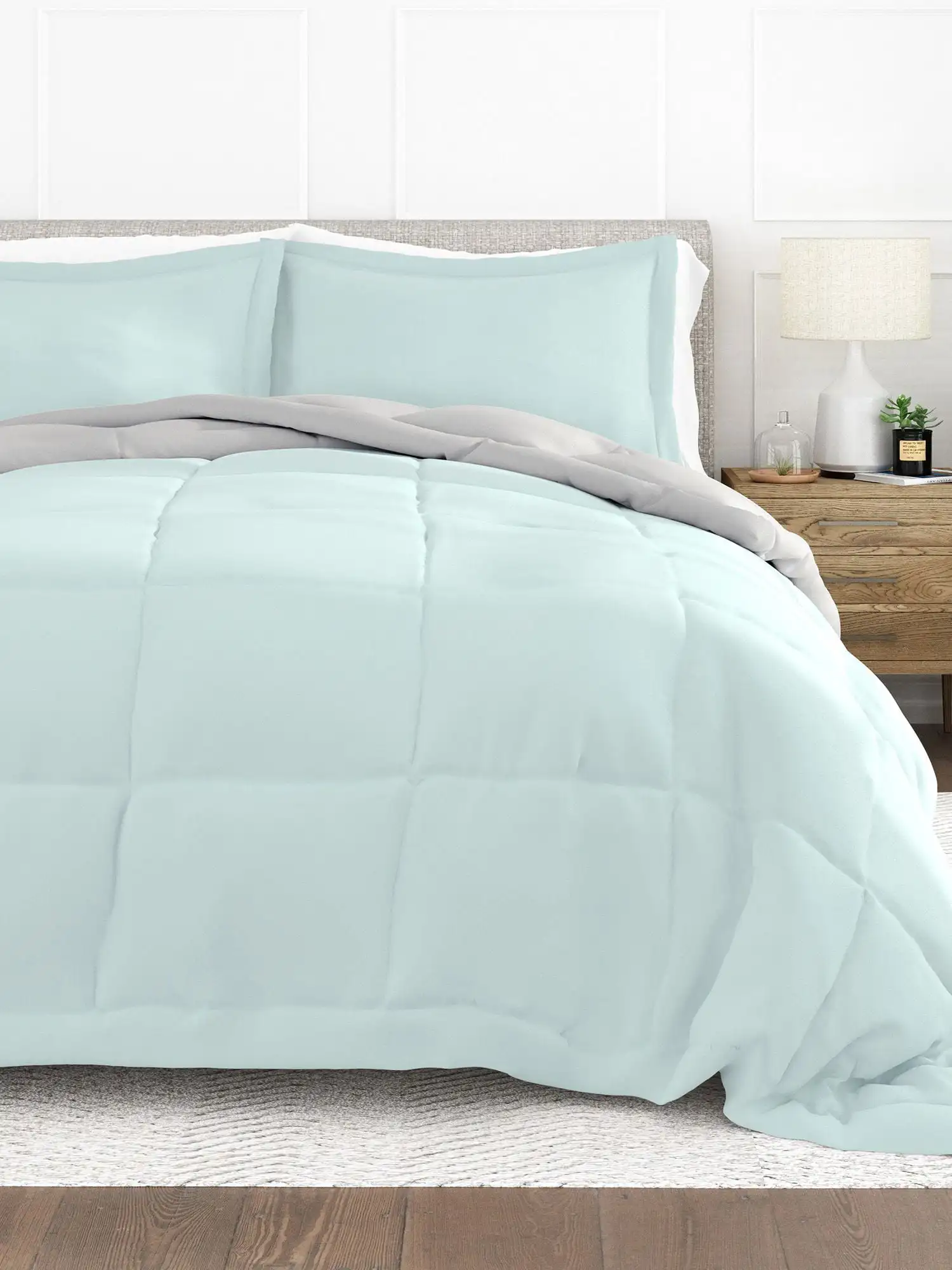 

Reversible Plush All-Season Down Alternative Comforter Set Twin//King Sizes with Matching Shams by