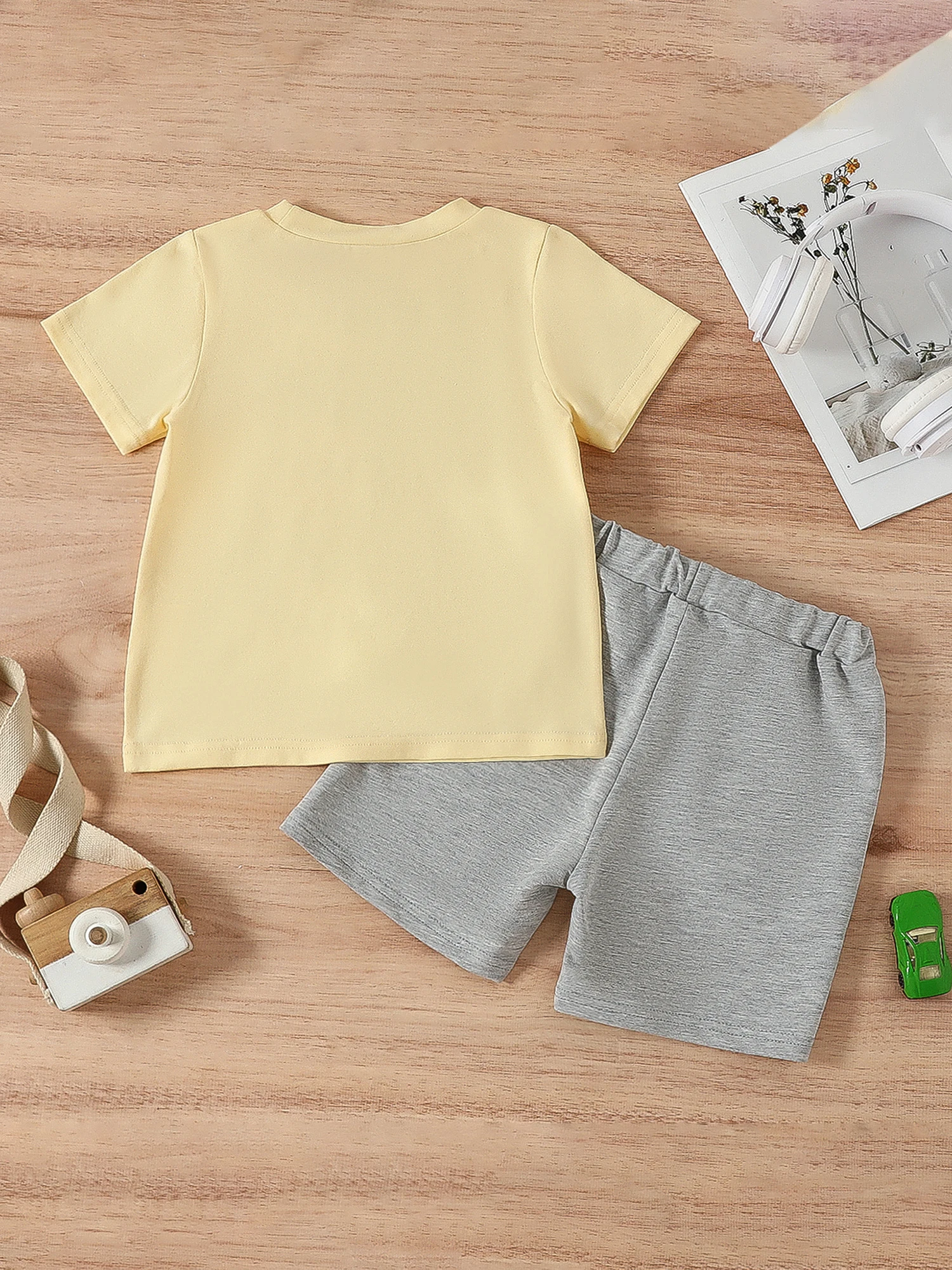 

Boy s Summer Clothing Sets Beach Outfits Short Sleeve Cartoon Animals T-Shirts Casual Shorts 2PCS (Yellow 6-7 Years)