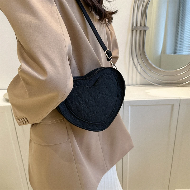 

This Year's Popular Minority Design Fashion Women's 2023 New Peach Heart Single-shoulder Cross-body Zipper Bag