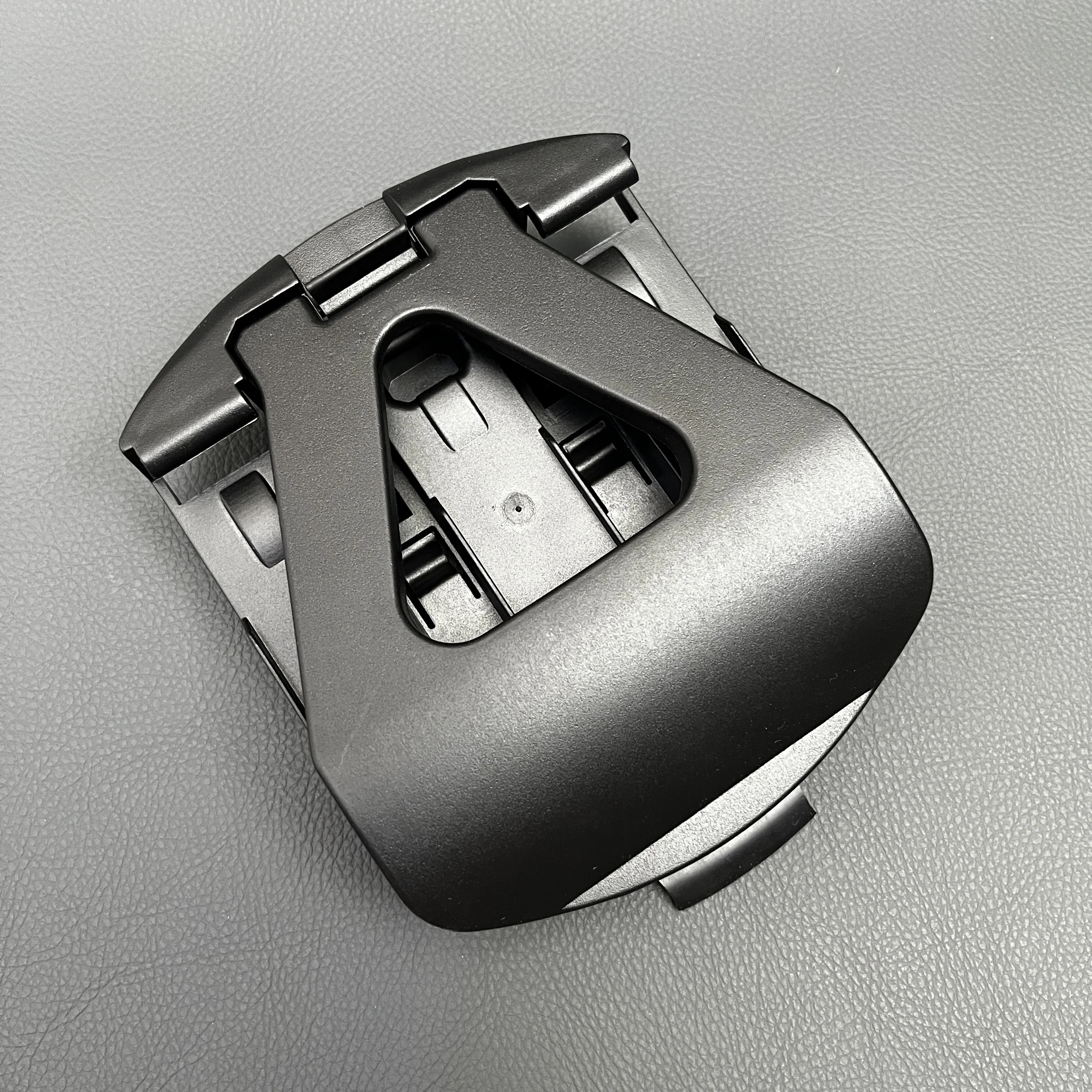 

A 2048900114 Для Mercedes-Benz W204 W212 E260 C180 CLS300 AMG черный треугольный кронштейн для аварийного предупреждения, держатель