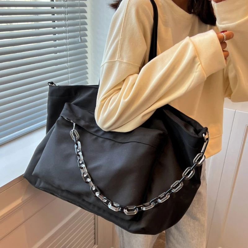 

Large Capacity Nylon Tote with Thick Chain Shoulder Bag Women Travel Bags Female Luxury Handbags Designer Sac A Main Femme