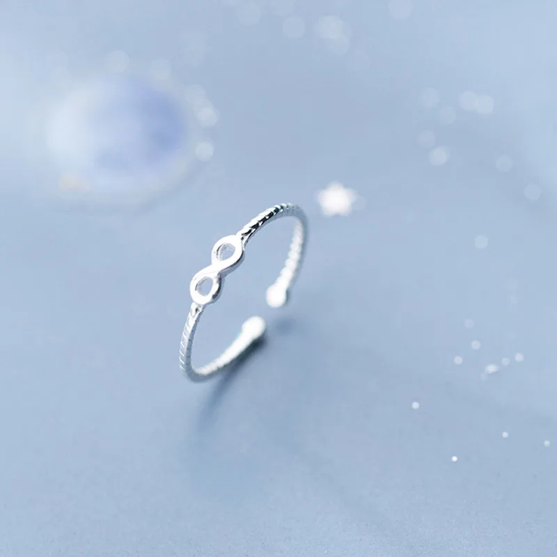 Кольцо женское из серебра 925 пробы с регулируемым размером на палец