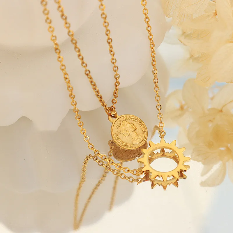 

Personality Double Layer Necklace Hollow Sun Embossed Portrait Disc Pendant Necklace Collar Chain Banquet Luxury Accessories