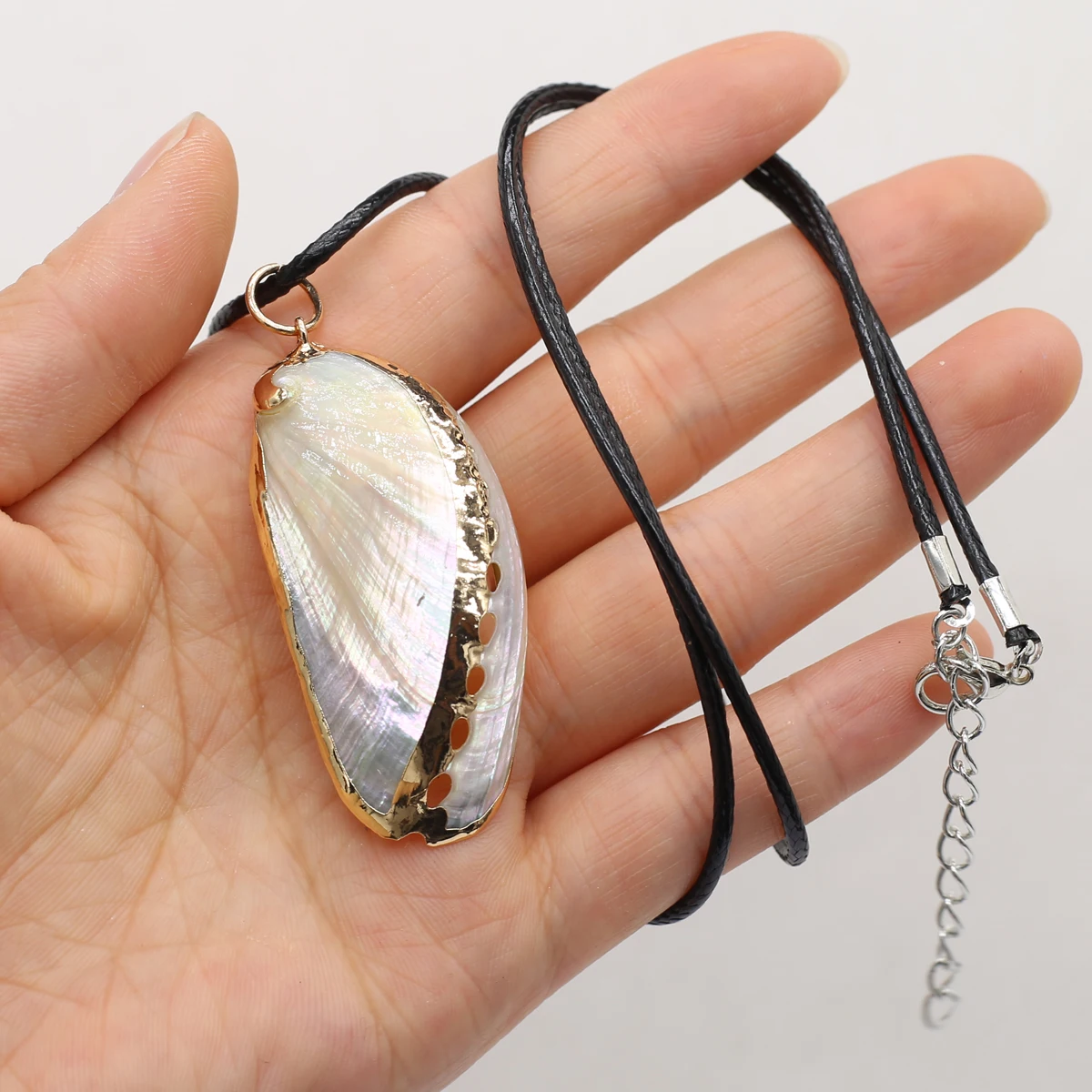 

100% Natural White Mother-of-pearl Shell Necklace Shiny Shell Pendant for Women Reiki Heal Rope Necklace Jewelry Gifts