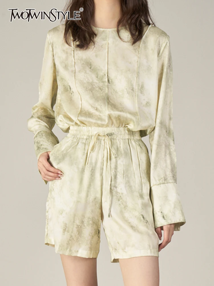 

TWOTWINSTYLE Casual Colorblock Two Piece Set Female O Neck Long Sleeve Tops High Waist Short Pants For Woman Sets Korean Fashion