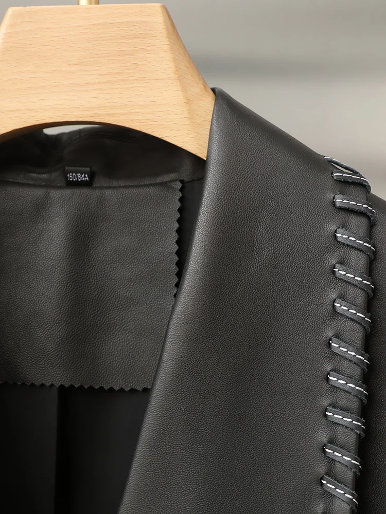 Рисунок 4 - Женское пальто ручной работы из