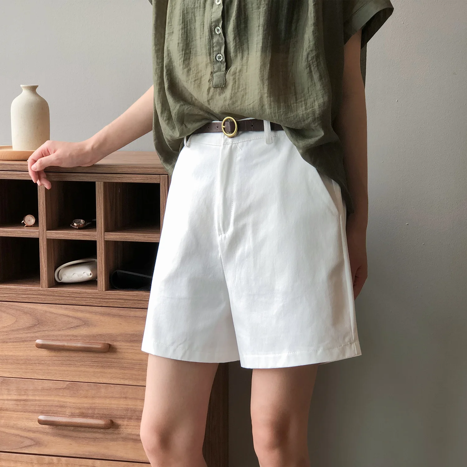 

Summer High Waist Elastic Waistband Shorts for Women, Loose Fit with Wide Legs, Casual Relaxing, Comes with A Belt As A Gift