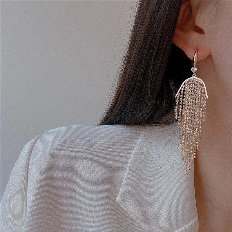 

2022 Trend Super Flash Rhinestones Chain Tassel Long Ear Hook Earrings for Women Temperament Gold Luxury Brand Design Earrings