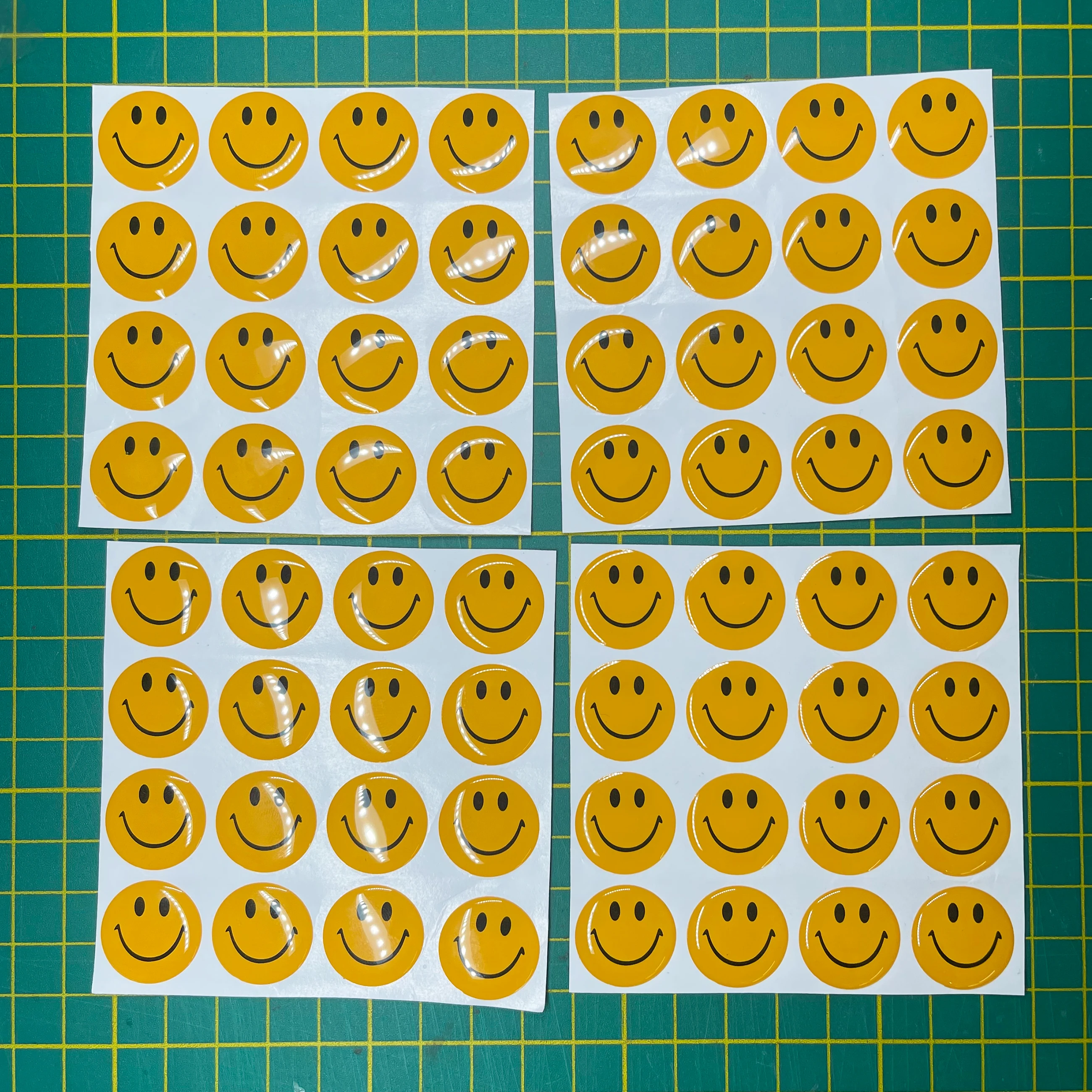 

Spot 3D crystal smiley face glue sticker self-adhesive label crystal drop plastic sticker can be customized with variouspatterns