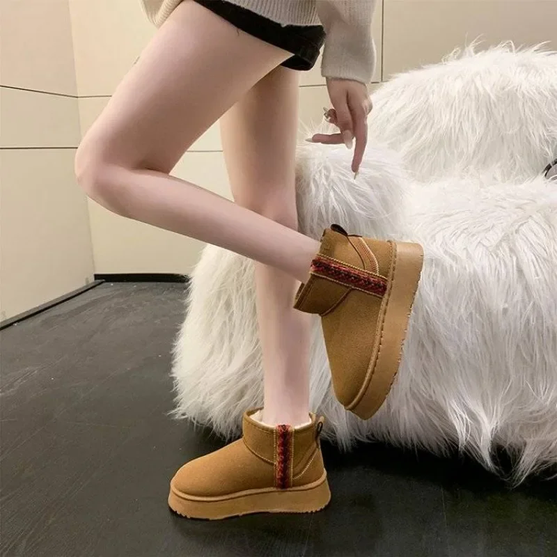 Женские ботинки на массивной подошве Черные Теплые ботильоны платформе большие