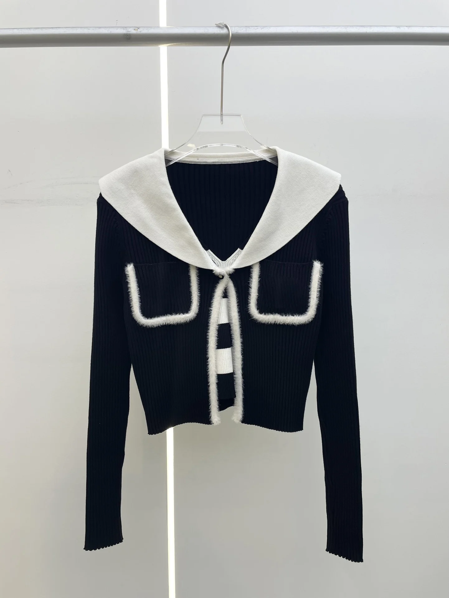 

23 Autumn and winter new white lapel fake two-piece sweater, simple white lapel design8.3