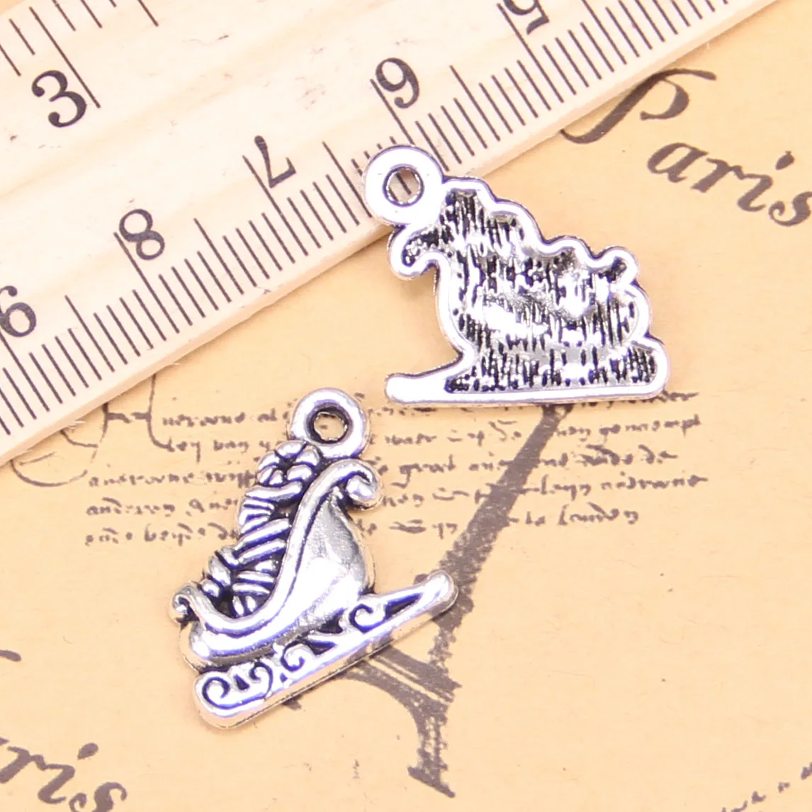 

62pcs Charms For Jewelry Making Snow Boots Shoes 20x18mm Antique Silver Plated Pendants DIY Tibetan Silver Bracelet Necklace