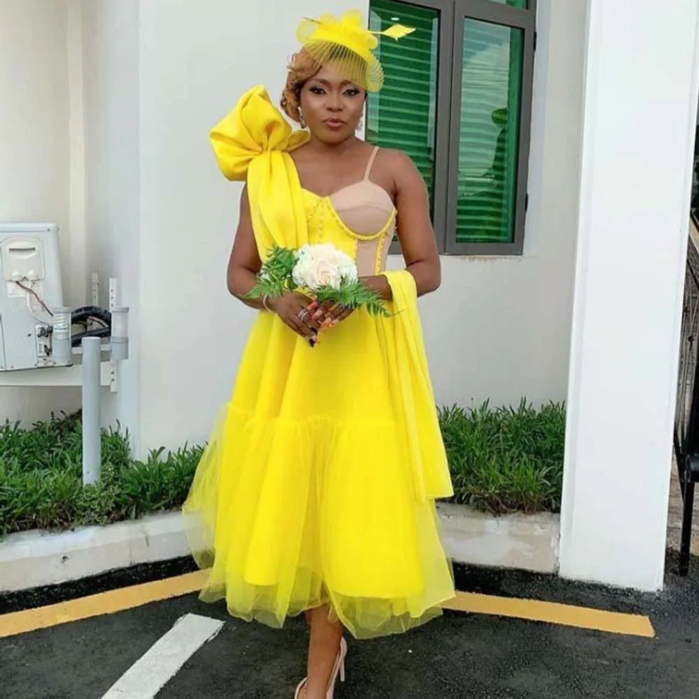 

2022Yellow Bridesmaid Dresses Spaghetti Straps Ruffles Buttons Tea Length Tulle A Line African Plus Size Maid of Honor Gowns