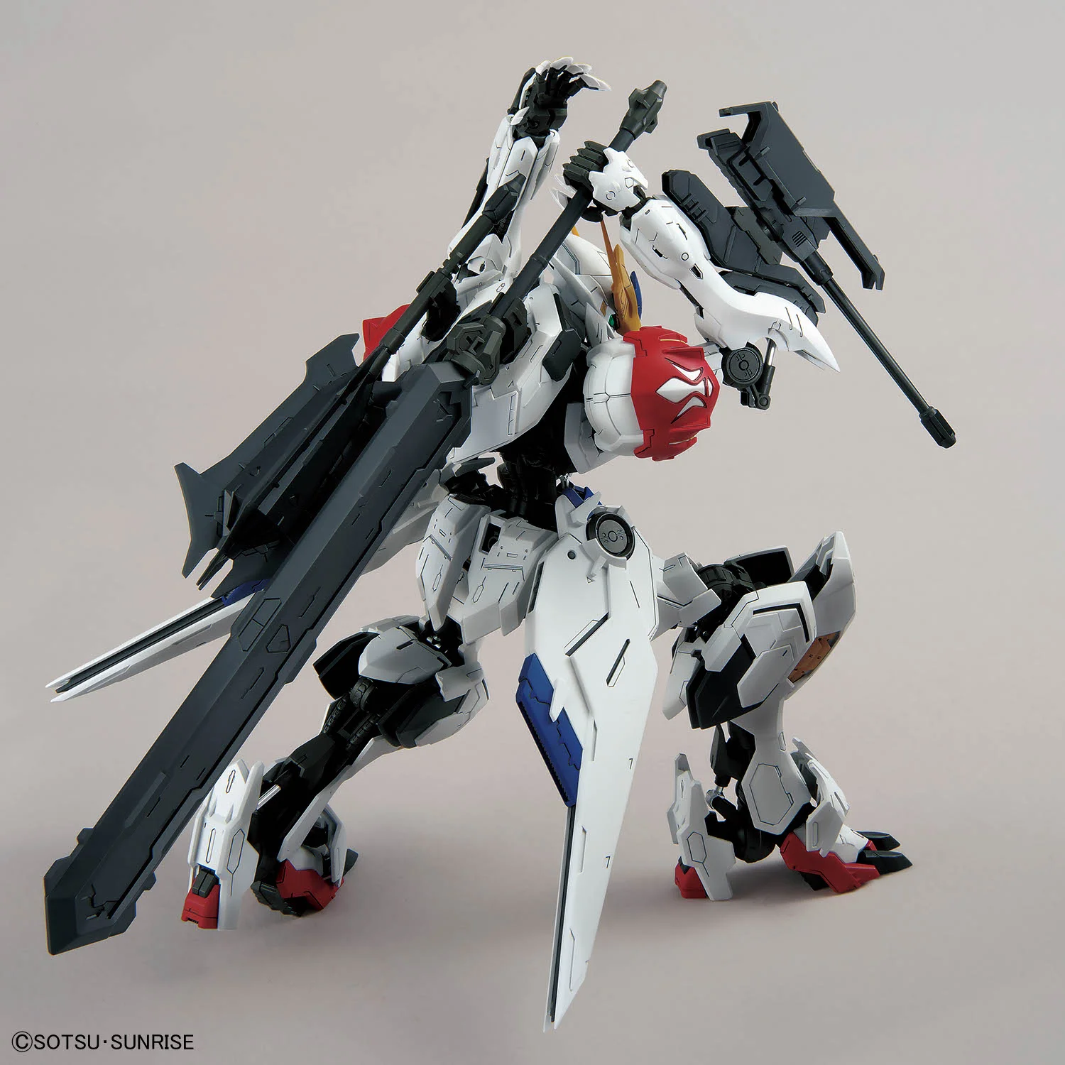 Фото Bandai Original MODELKIT MG 1/100 Gundam Barbatos Lupus Model Kit Аниме Экшн-истребитель в сборе Модель игрушки в подарок для ребенка №4