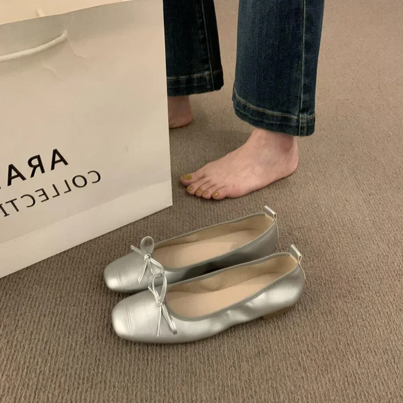 Туфли женские демисезонные на плоской подошве с бантом-бабочкой