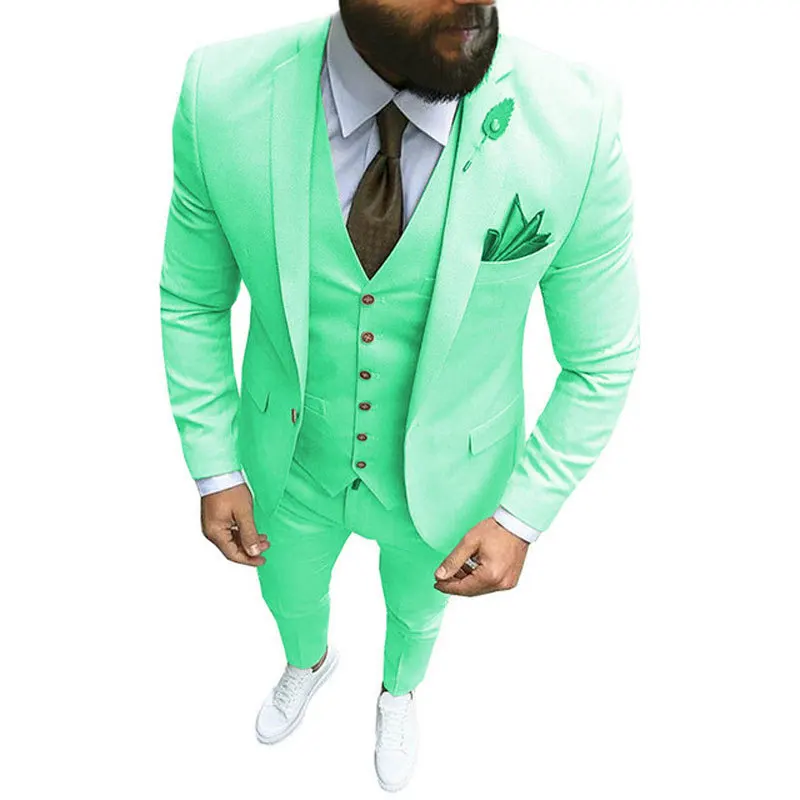 Бежевый мужской костюм из трех предметов пиджак брюки жилет приталенный силуэт