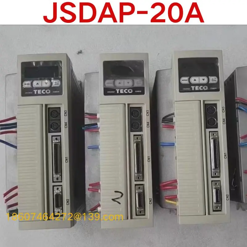 Бывшая в употреблении модель с сервоприводом