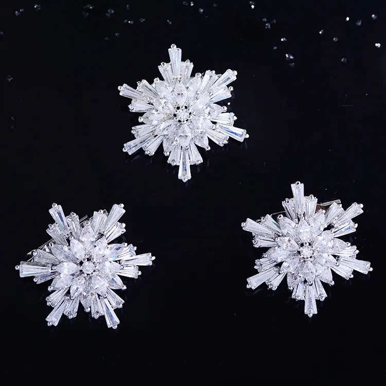 

Zircon Snowflake Small Brooch Fashion Temperament Elegant Small Pin Creative Personality Clothing Hundred Matches
