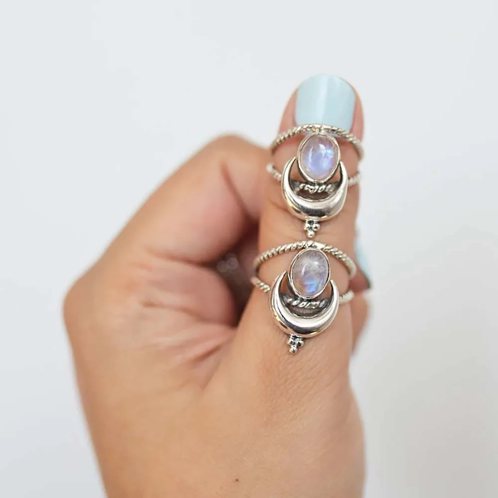 Женское кольцо в стиле бохо с лунным камнем