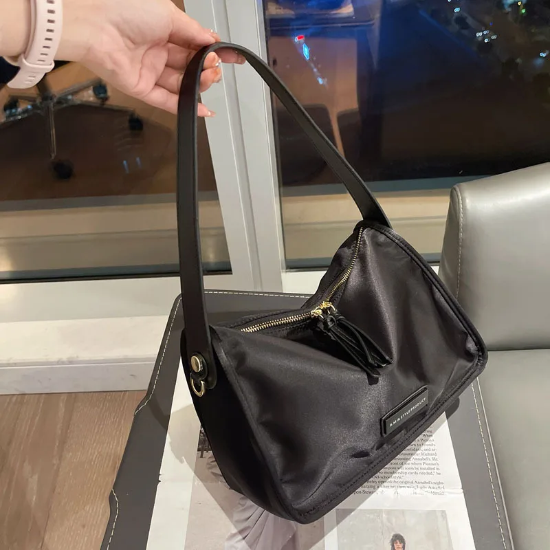 

Women's lightweight small oxford cloth bag 2023 new simple large-capacity casual bag niche fashion shoulder crossbody female bag