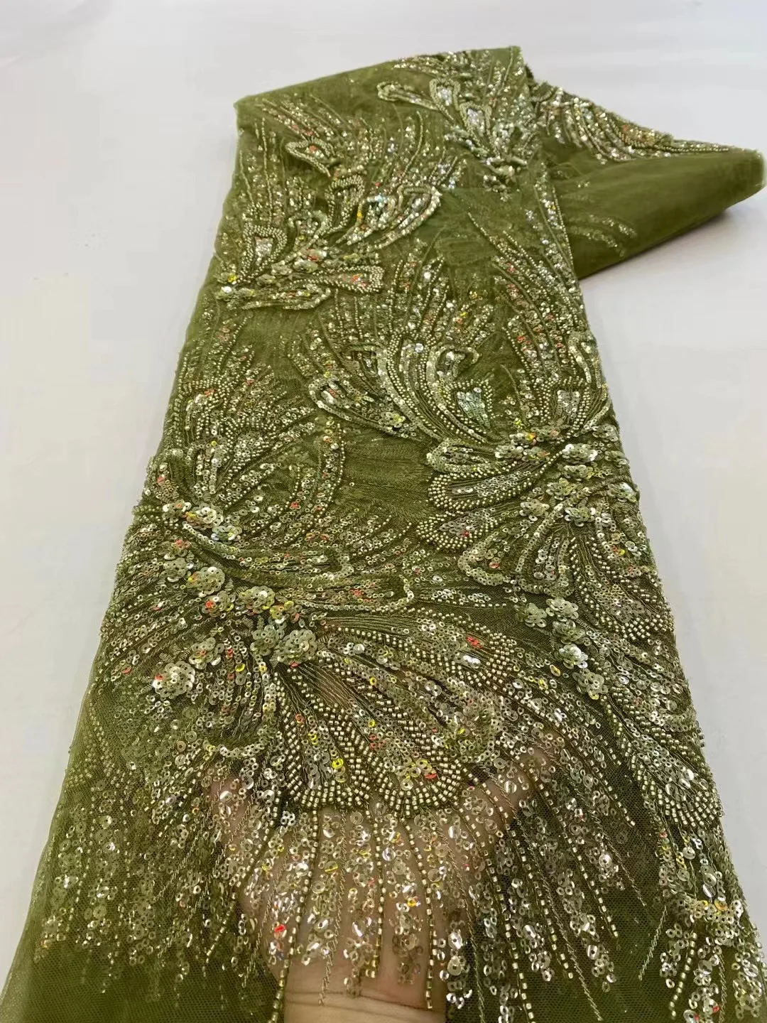 Рисунок 2 - Кружевная вышивка ручной работы из бисера