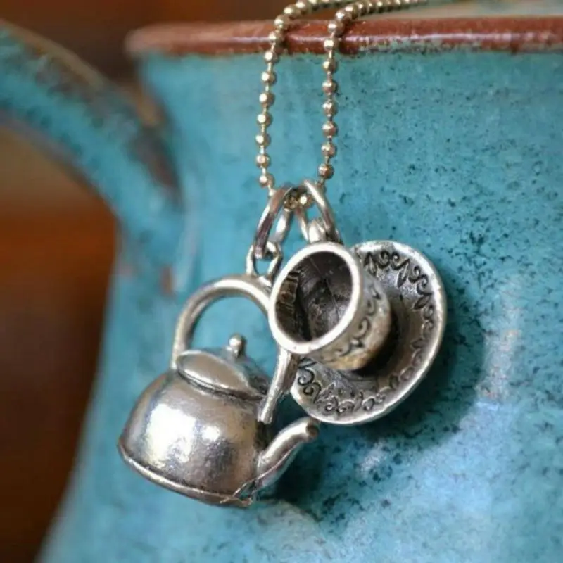 

Retro Creative 2000S Aesthetics Simulation Teapot Tea Set Pendant Beads Chain Necklace for Men Women Classic Souvenir Jewelry
