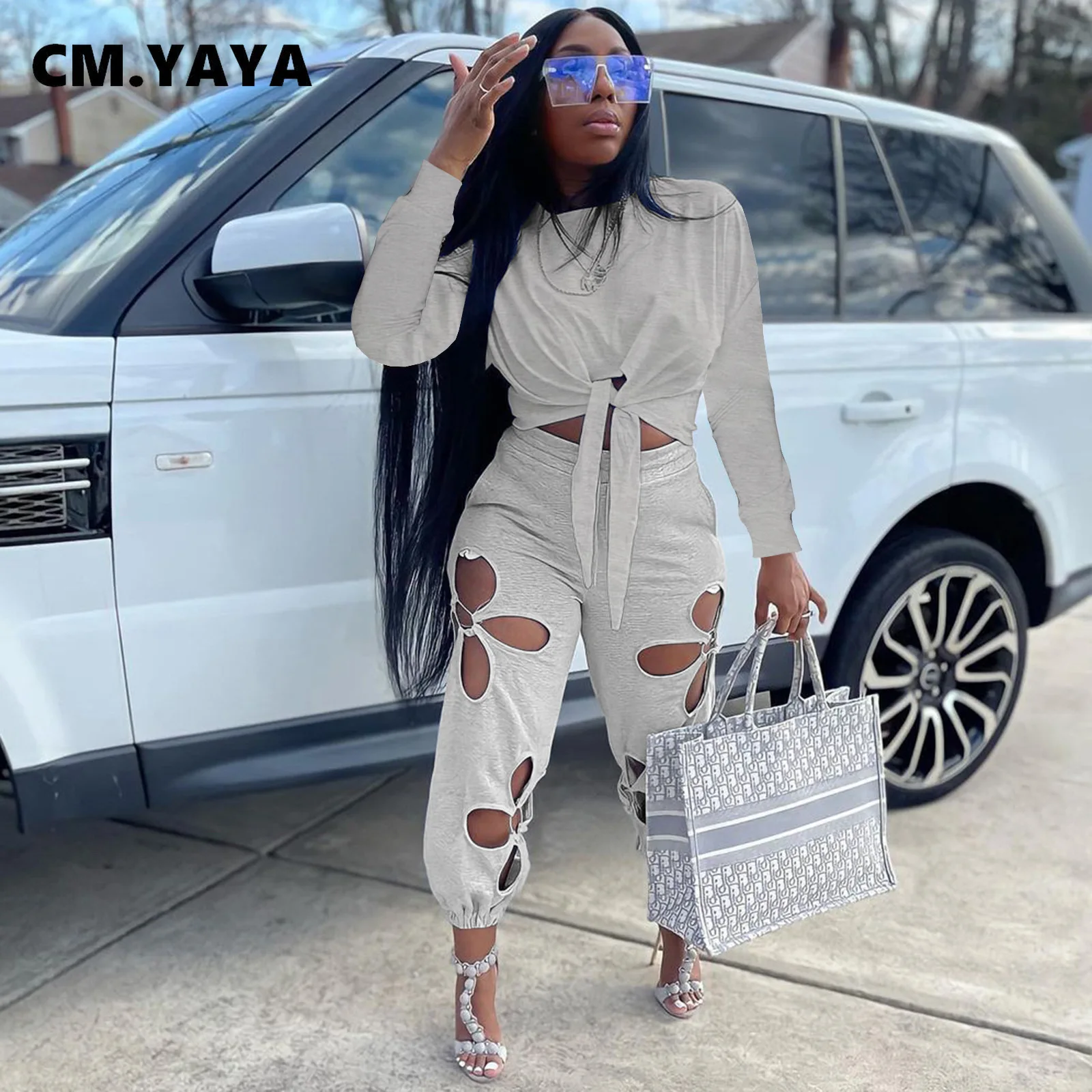 

Женский спортивный костюм CM.YAYA из двух предметов, футболка с длинным рукавом и галстуком и брюки с вырезами в виде клевера, спортивный трени...