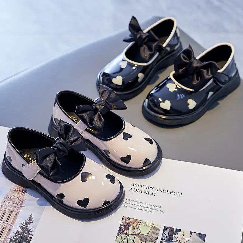 

Girls children Bright leather shoes Mary Jane Fashion Bow Lovely Heart Soft bottom princess shoes Baby shoes