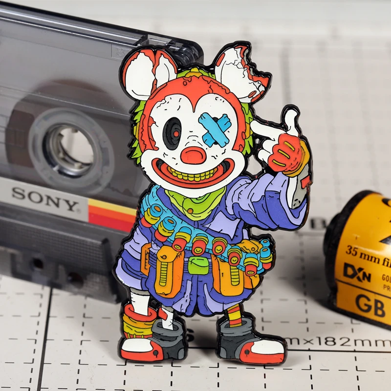 

Anime Mouse Brooch Badge Couple Badge European and American Luminous Pin Accessories