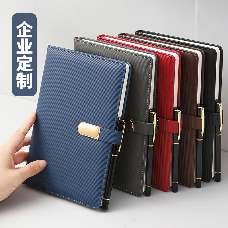 

Блокнот из искусственной кожи с вертикальным узором и магнитной пряжкой