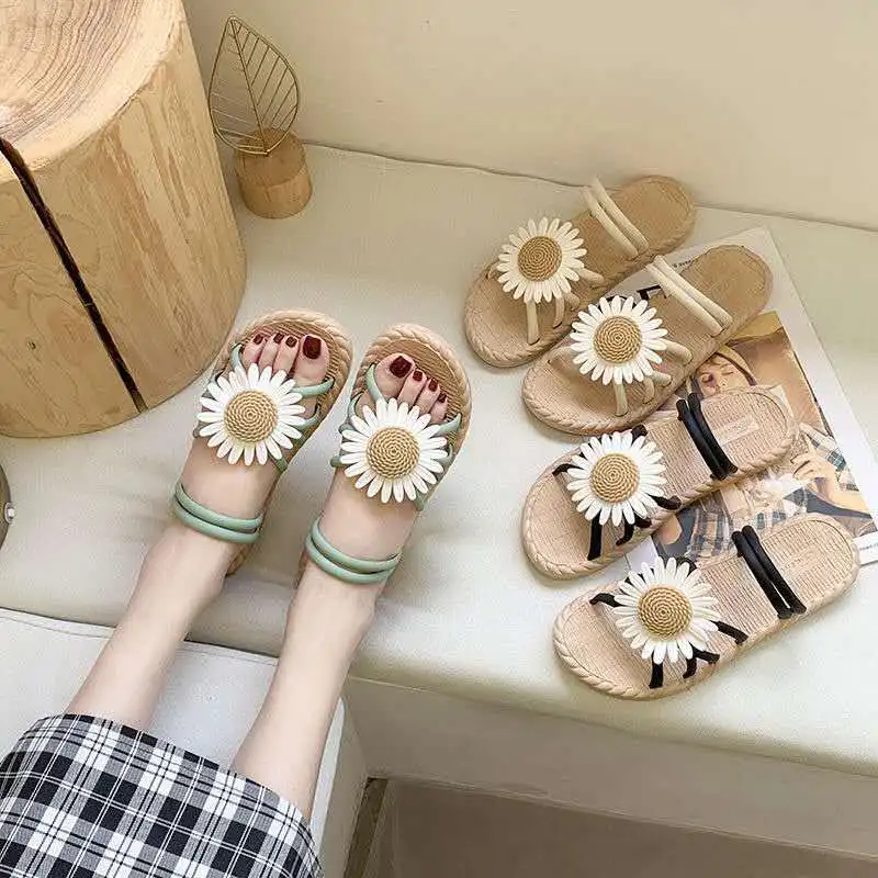 Slippers female summer 2021 new all-match little daisy fairy wind ins female students Korean version non-slip beach sandals and