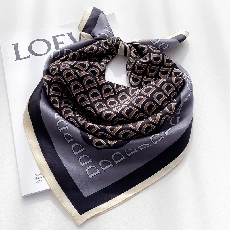 Квадратный шелковый шарф