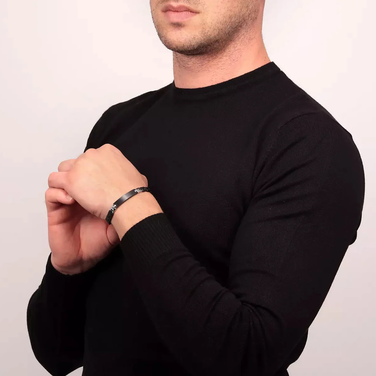 Runda Men's Stainless Steel Bracelet with Black Wrist Bands Embed Zircon Adjustable Size 22cm Fashion Bracelet Luxury Brand Men