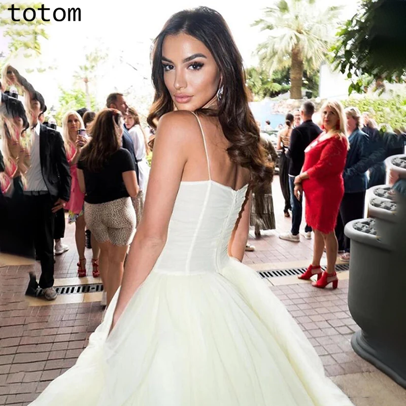 Милое многослойное ТРАПЕЦИЕВИДНОЕ ПЛАТЬЕ из фатина на тонких бретельках с