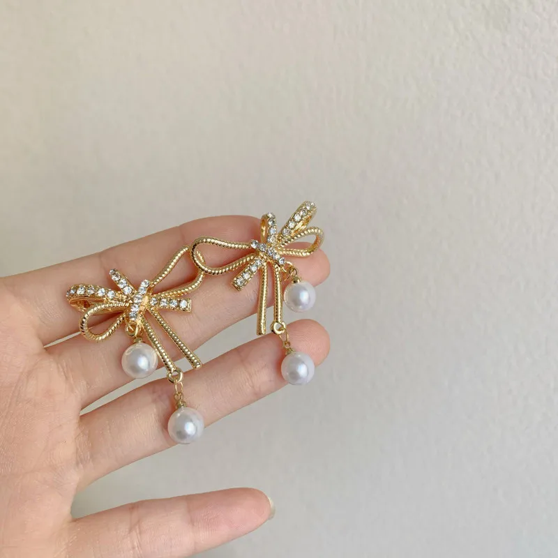 

Luxury Gold Color Zirconia Bowknot Stud Earrings Pearl Pendant Hollow Bow Clip On Earring For Women Wedding Brides Party Jewelry