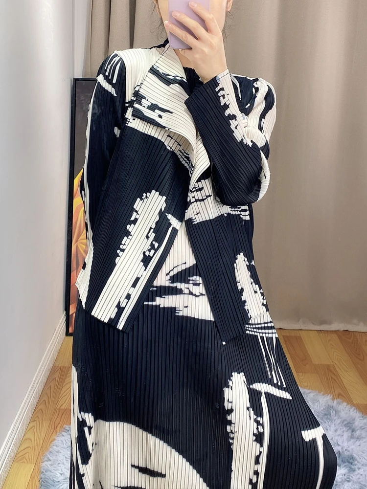 Miyake Pleats Turn-down Collar Long Sleeve Jacket 2022 Autumn Fashion New Patchwork Color Korean Style Large Size Cardigan Coat