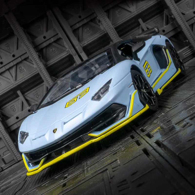 Фото Модель автомобиля Lamborghini Aventador SVJ из сплава металла, масштаб 1:24, с открывающимися дверями с обеих сторон, богатая детализация. №3