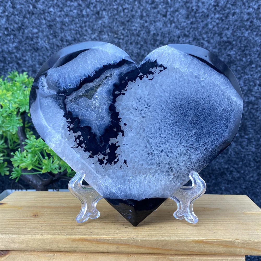 Черный агат геод в форме сердца для дома