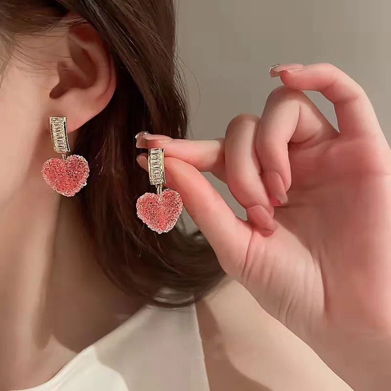 

New love soft candy earrings super beautiful small and fresh high sense of light luxury earrings for women