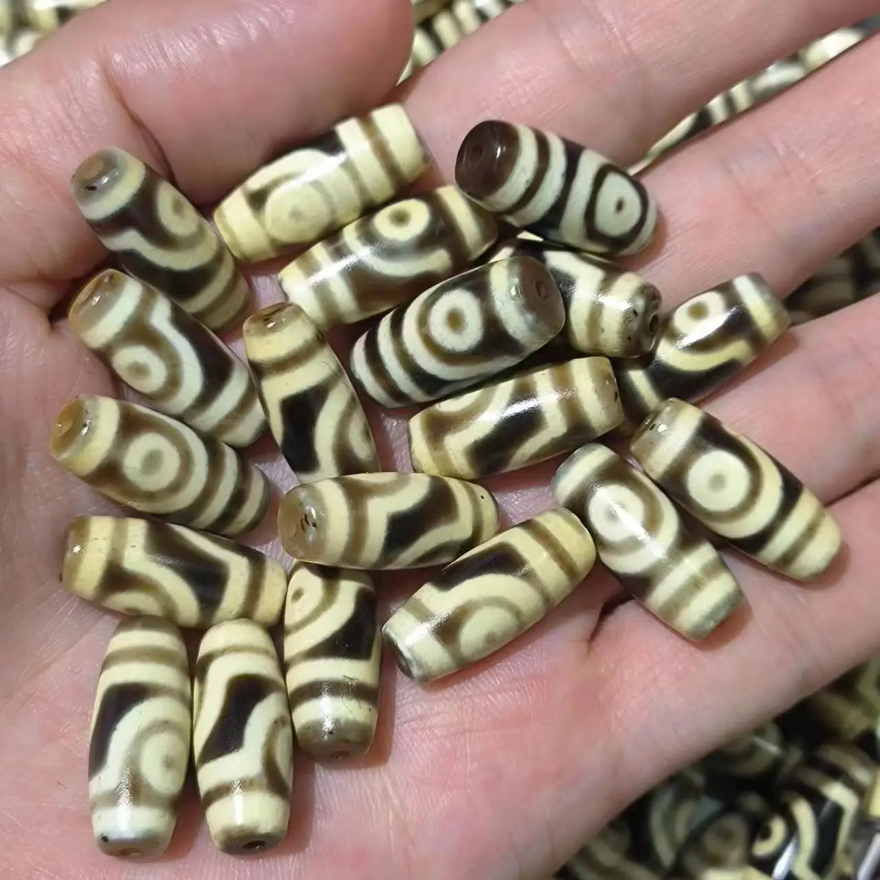 

20pcs/lot natural two-eye pattern old agate dzi wholesale brown 20mm Weathering lines Ethnic style Accessories jewelry diy taki